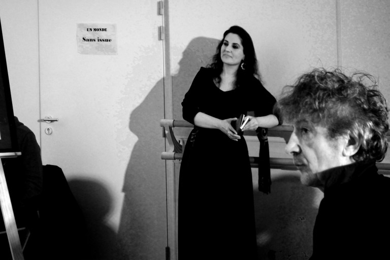 Haddad chanteuseNB.jpg