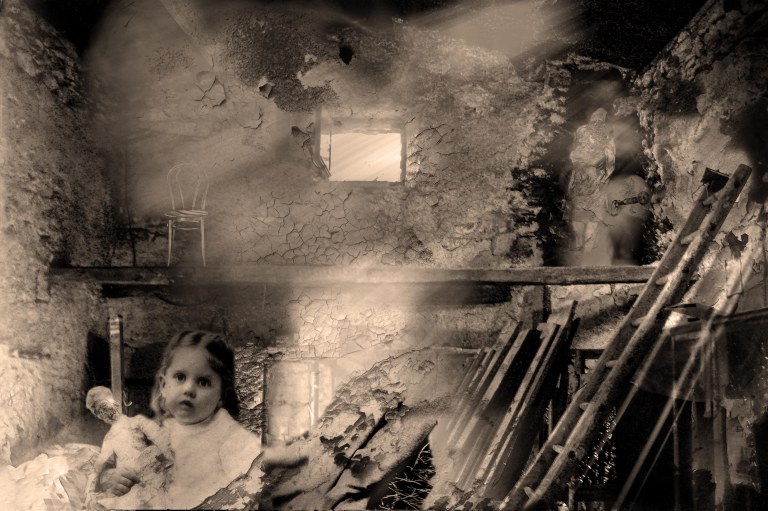 grange hantée nb.jpg