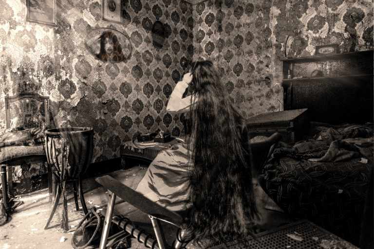 Imagechevelure chambresepia.jpg