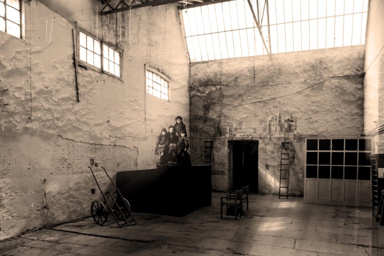 usine famille NB.jpg