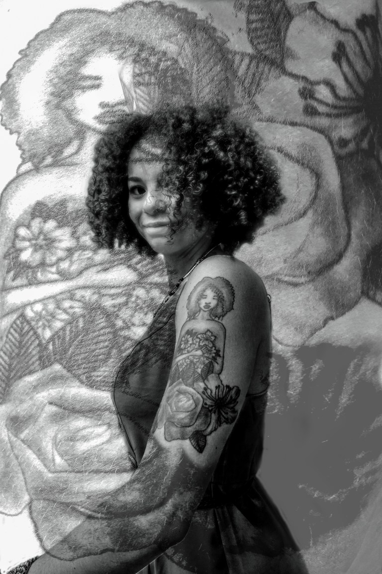 fille fleur 2 a NB.jpg